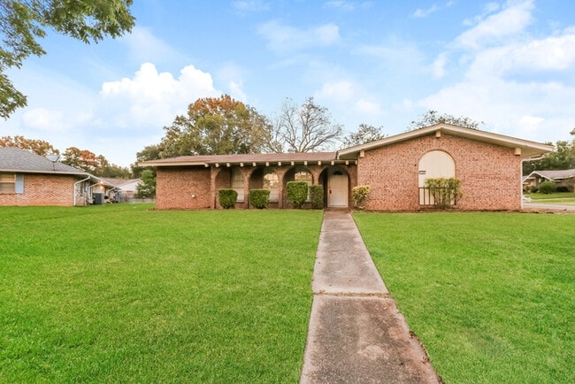 Building Photo - 150 Van Doren Dr