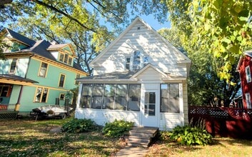 Building Photo - 2318 Fillmore St NE