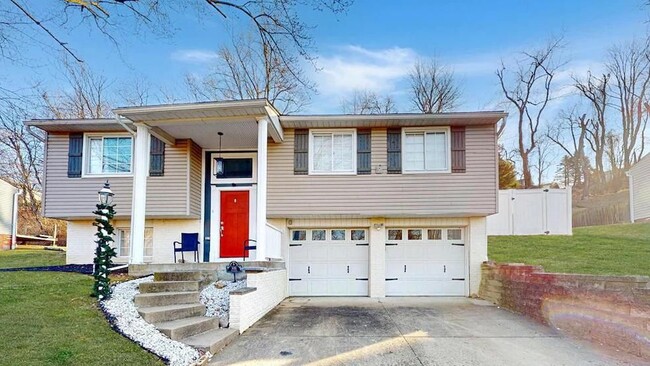 Building Photo - 322 W Cardinal Ave