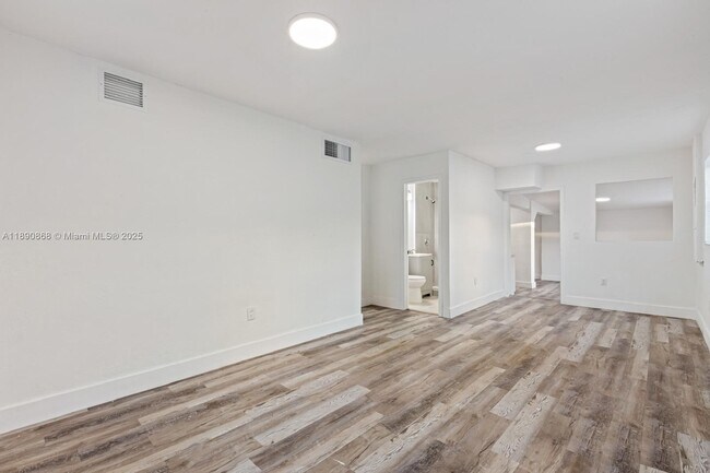 Foto del edificio - 724 Burlington St