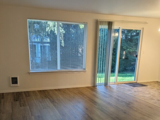 Sala de estar - 9127 Meridian Pl NE