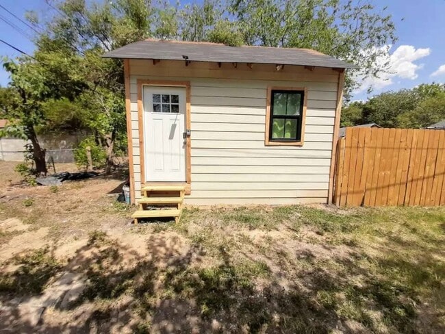 Building Photo - 331 Gardina St