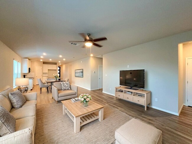 Building Photo - "Spacious 4-Bedroom Haven with 3 Full Bath...