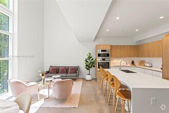 Building Photo - 455 NE 39th St