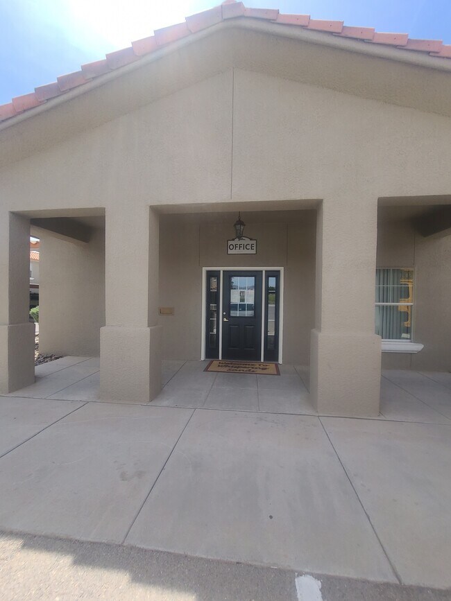 Foto del edificio - Whispering Sands Townhomes