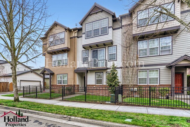 Foto del edificio - Stunning 4-Bedroom Townhouse with Dual Master Suites and Convenient 2-Car Garage in Hillsboro!
