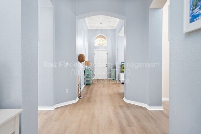 Foto del edificio - 409 Los Caminos Street