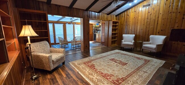 Foto del edificio - 289 Ashbrook Dr