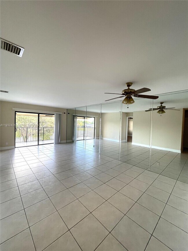 Foto del edificio - 11453 NW 39th Ct