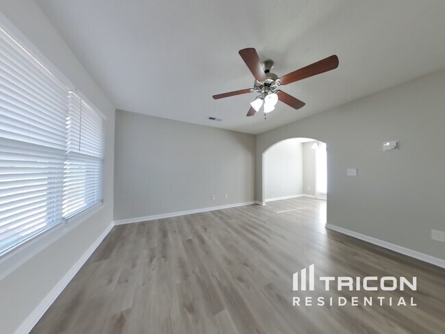 Building Photo - 1301 Rainglen Cove Antioch TN