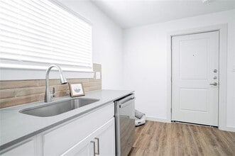 Building Photo - 125 E 8th St