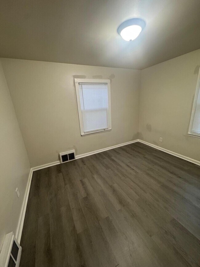 Building Photo - 20477 Manor