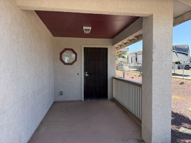 Building Photo - Beautiful 3 Bedroom 2 Bathroom House With 2 Car Garage and Fenced Yard