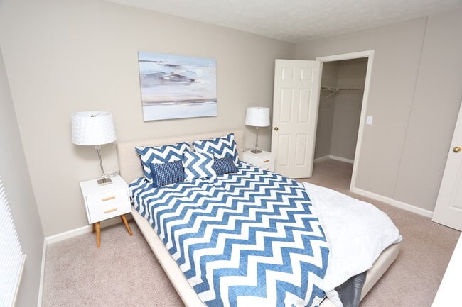 1BR, 1BA - 800 SF - Bedroom - Shillito Park Apartments