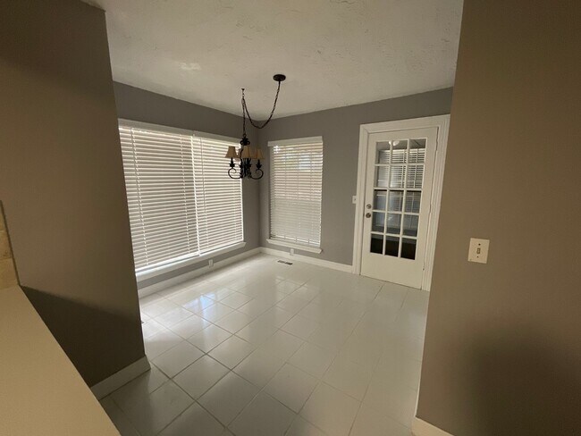Foto del edificio - 1421 Pheasant Run Ct