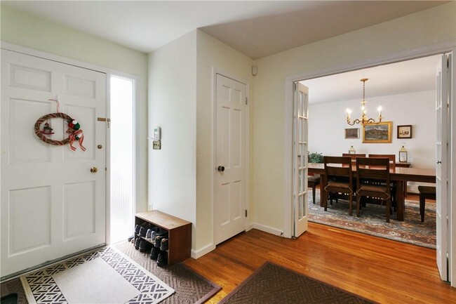 Foto del edificio - 452 Rosedale Ave