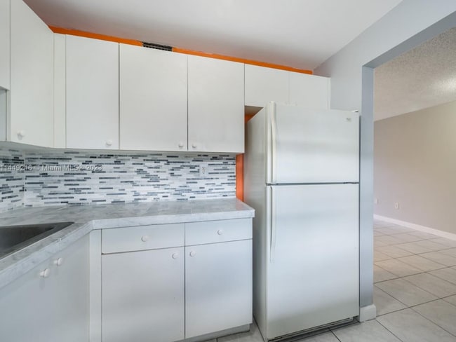 Foto del edificio - 1725 W 60th St