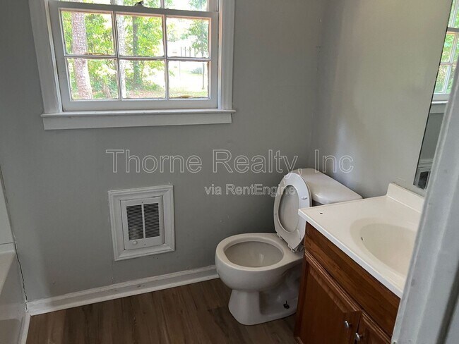 Building Photo - 1705 Fountain St