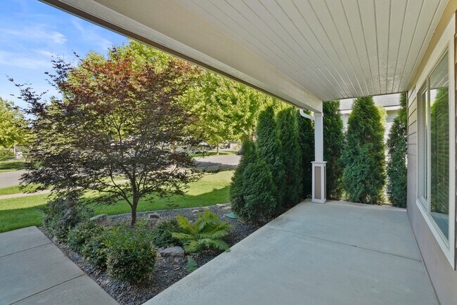 Building Photo - 1952 W Yaquina Dr