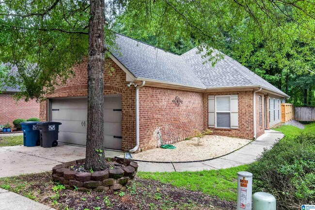 Foto del edificio - 5317 Cottage Cir