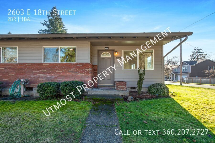 Primary Photo - Cute 2BD 1BA Duplex Near Downtown Vancouve...