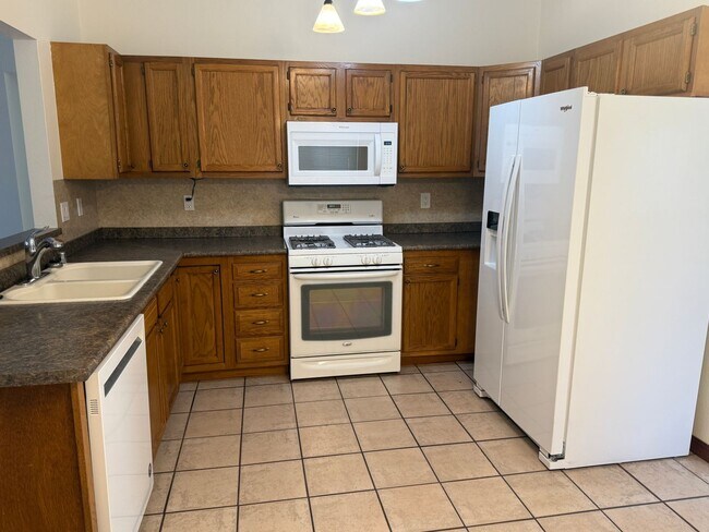 Foto del edificio - 3 Bedroom Near Mariposa Park in Taylor Ranch