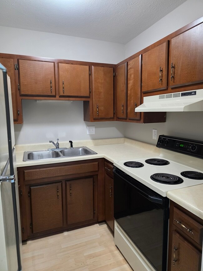 Kitchen - 308 Laval Hts