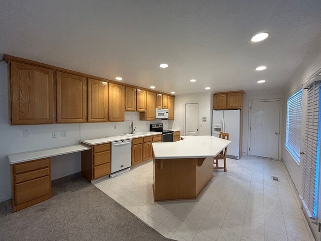 Foto del edificio - 3 Bedroom 2 Bathroom Condo in West Jordan by the new Temple!