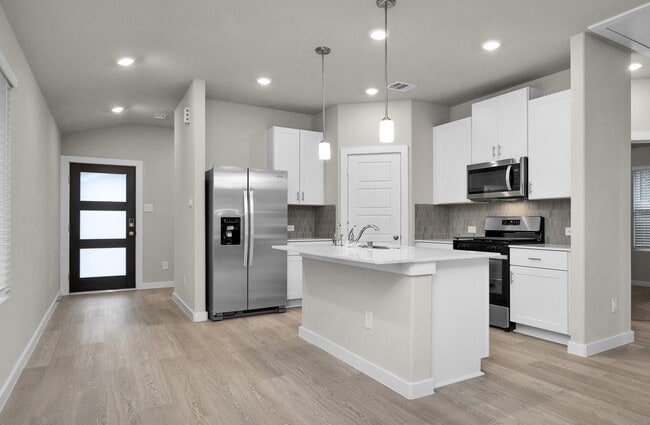 Building Photo - 18612 Hillswood Dr