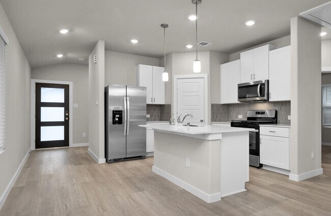 Building Photo - 18612 Hillswood Dr