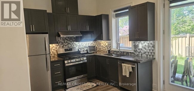 Building Photo - 40B Westbourne Ave