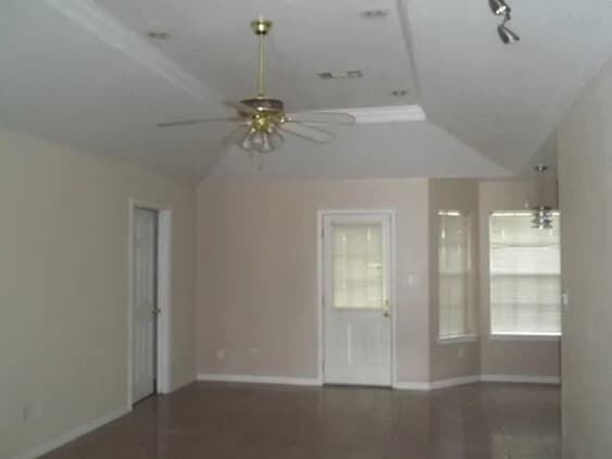 Foto del edificio - 311 Nederland Ave