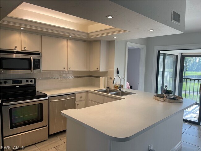Foto del edificio - 5930 Trailwinds Dr