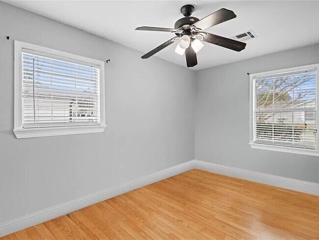 Foto del edificio - Clean and Spacious 3 Bedroom Single Family...
