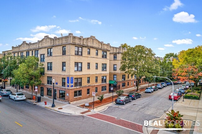 Foto del edificio - 705 W Brompton Ave