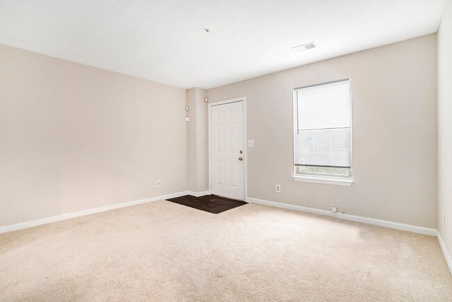 Building Photo - Newly Renovated 2BR/2BA Bottom Floor Condo...