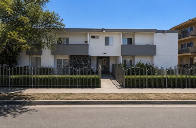 Building Photo - 1 Bed / 1 Bath Fully Renovated – First Floor – Parking Included | Van Nuys