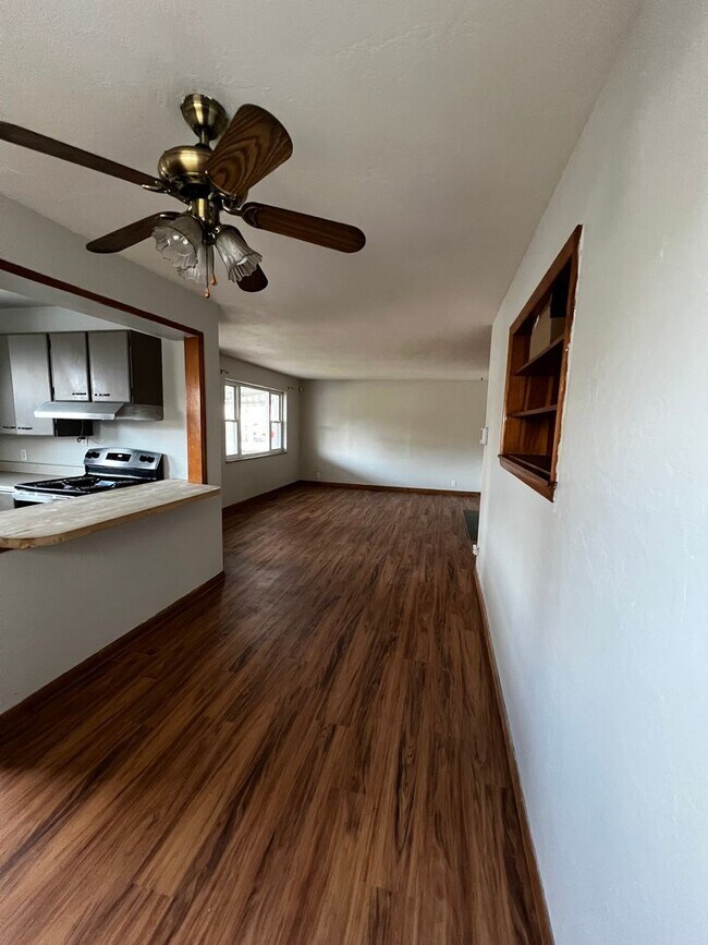 Foto del edificio - Cozy 2 Bedrm/1 Bath Home in Dunbar! Covere...