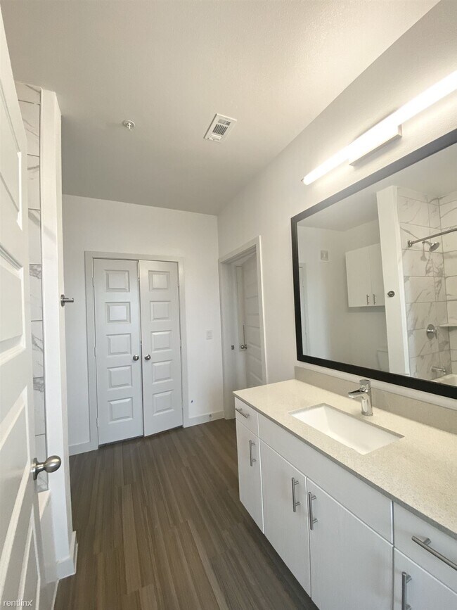 Building Photo - 1 br, 1 bath Condo - 102 E South St 201