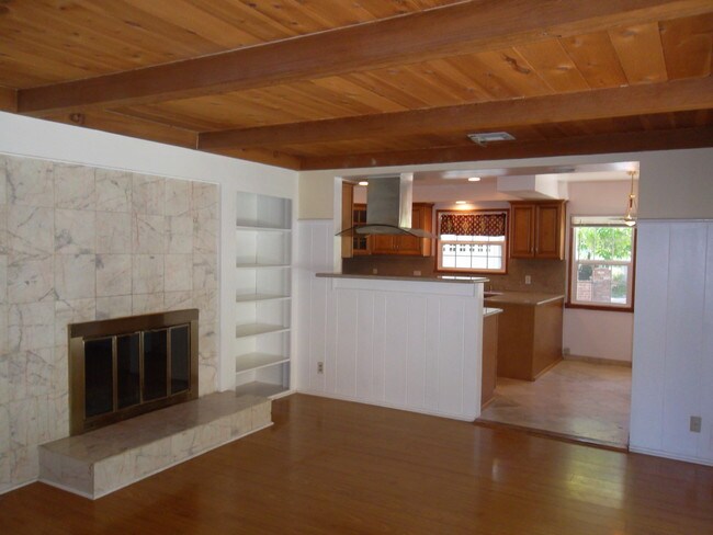 Foto del edificio - 3751 Stone Canyon Ave