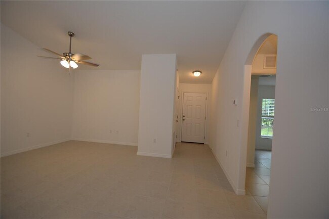 Building Photo - 14 Unimay Ct