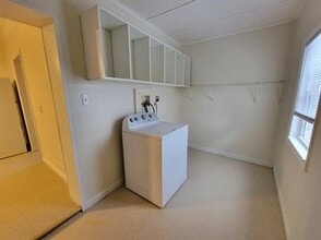 Building Photo - 2 Mundt Ave