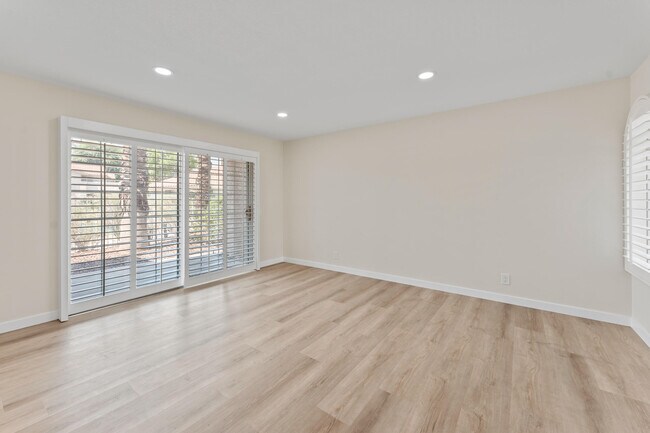 Foto del edificio - 505 S Farrell Dr