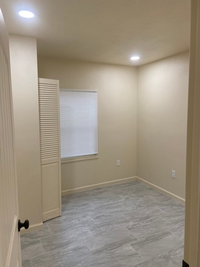 Building Photo - 7644 Church St