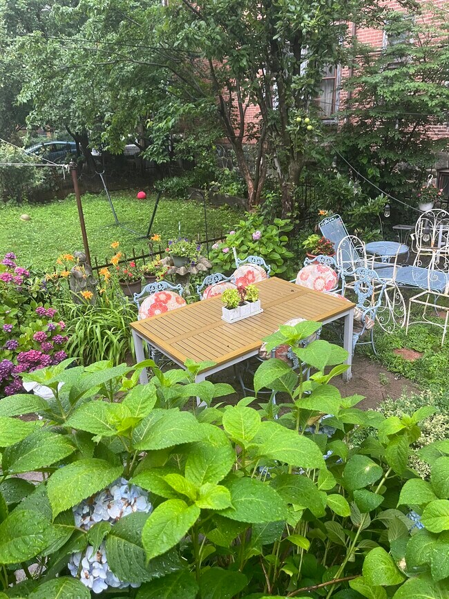 Building Photo - 921 S 48th St