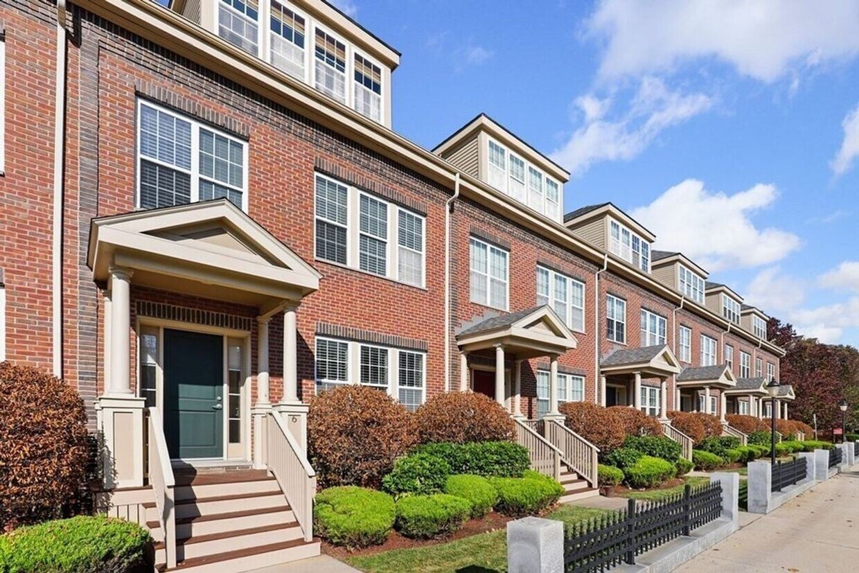 Primary Photo - Gracious Executive End Unit Townhome — 2,5...