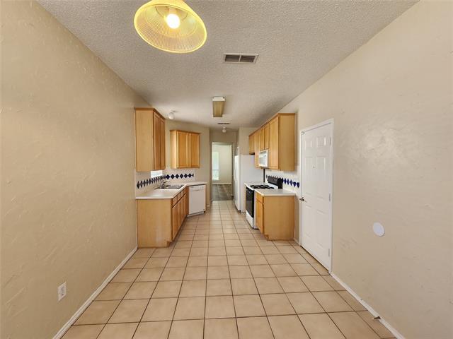 Building Photo - 5000 Lodgepole Ln