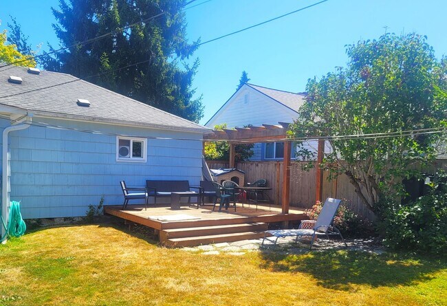 Foto del edificio - Charming Two Bedroom Home with Beautiful Y...