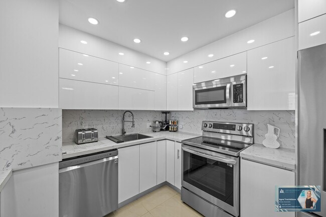 Foto del edificio - 2801 NE 183rd St