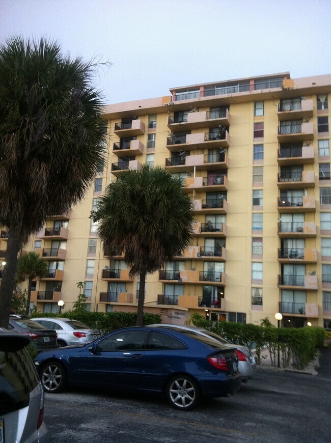 2075 NE 164th St Unit 207, North Miami Beach, FL 33162 Condo for Rent